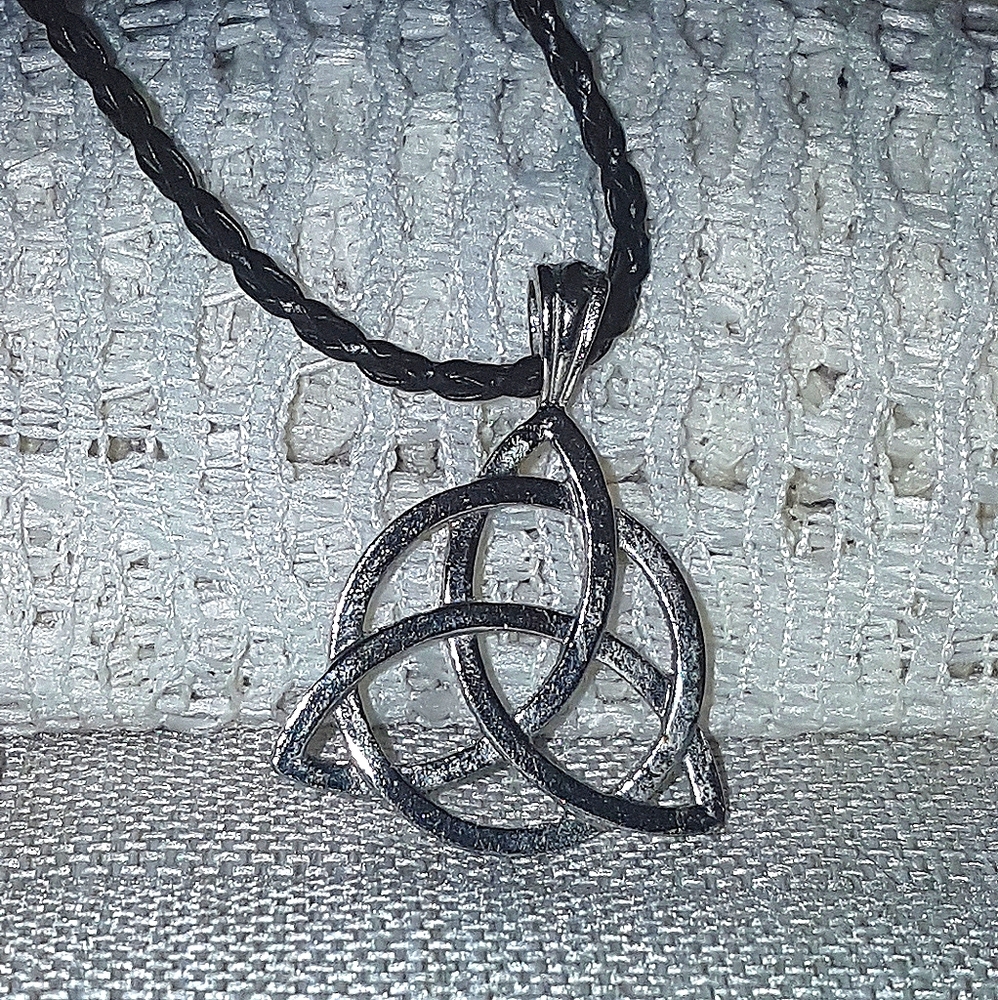 Triquetra, Celtic knot necklace, Unisex